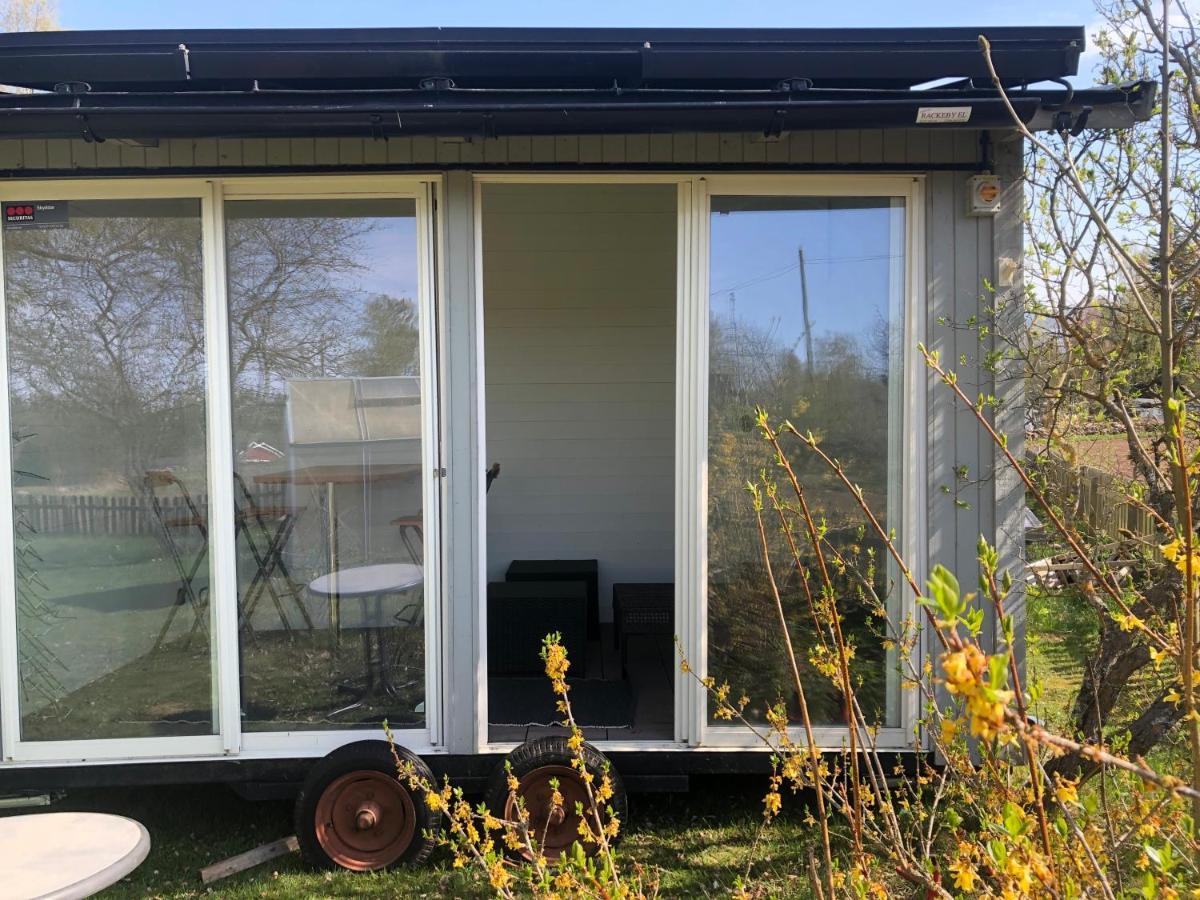 Two Small Guest Houses By Lake Rent Out As One Hjo Extérieur photo