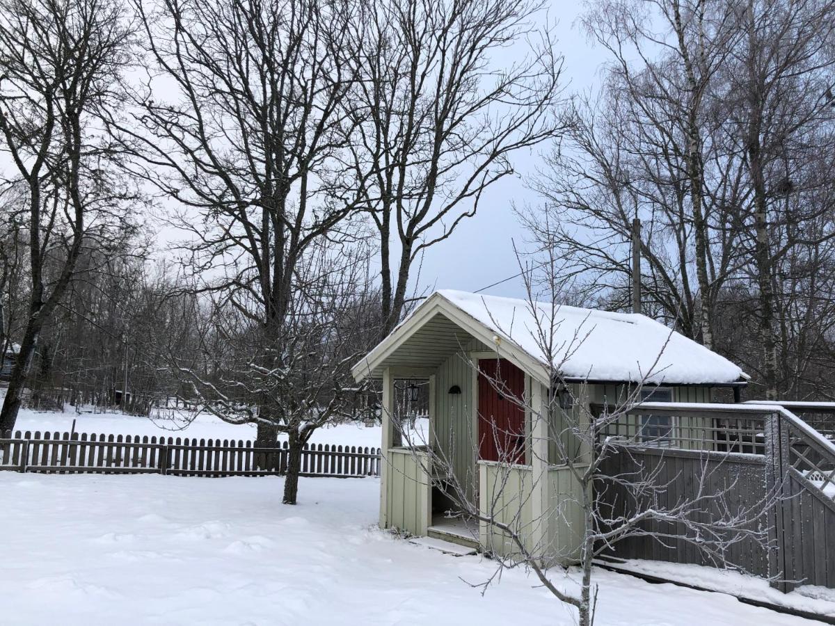 Two Small Guest Houses By Lake Rent Out As One Hjo Extérieur photo