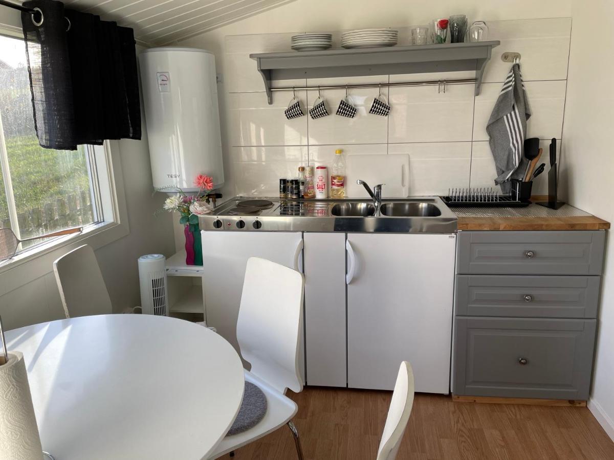 Two Small Guest Houses By Lake Rent Out As One Hjo Extérieur photo