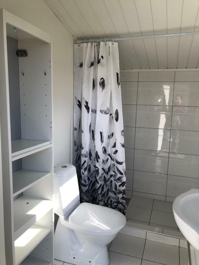 Two Small Guest Houses By Lake Rent Out As One Hjo Extérieur photo
