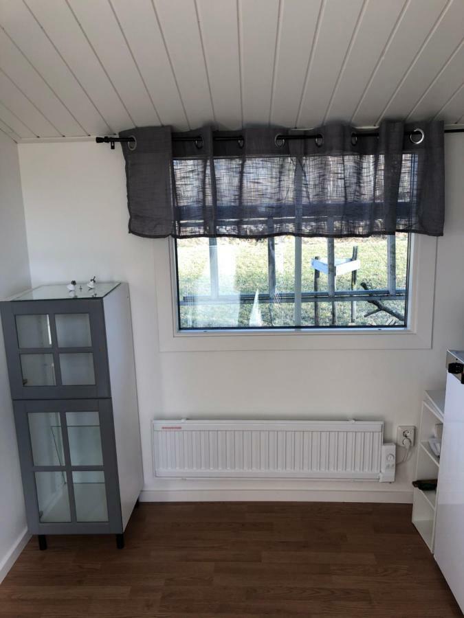 Two Small Guest Houses By Lake Rent Out As One Hjo Extérieur photo
