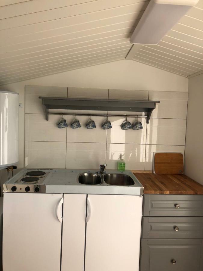 Two Small Guest Houses By Lake Rent Out As One Hjo Extérieur photo