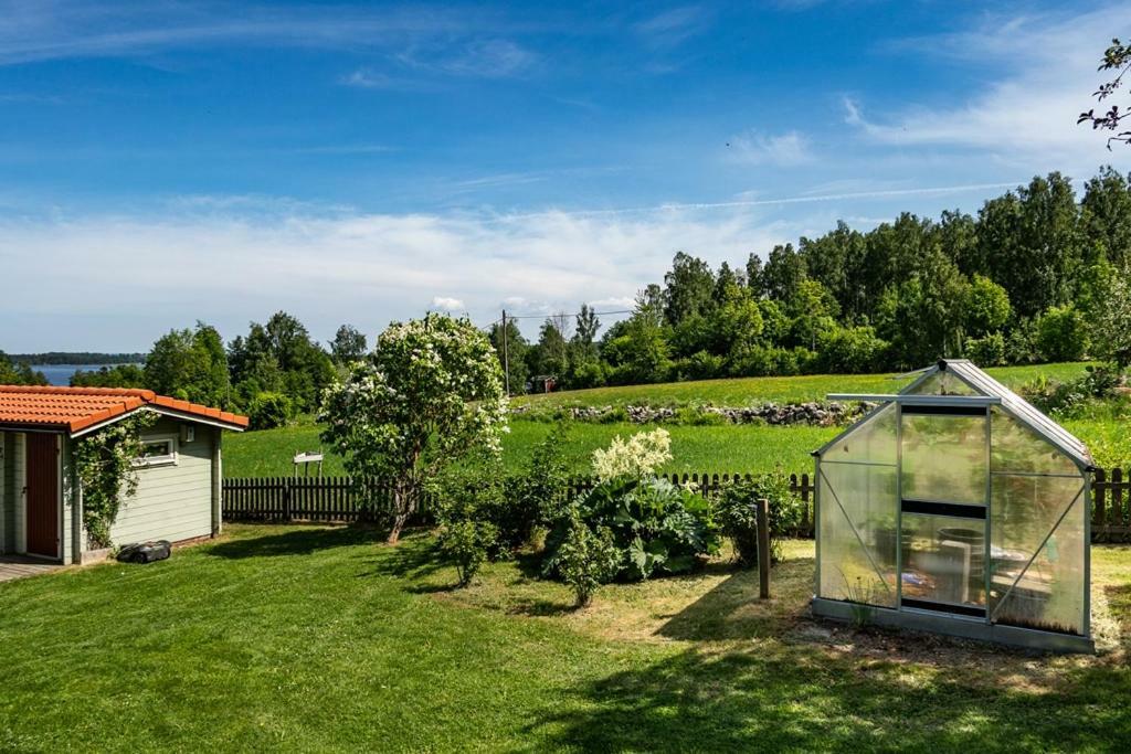 Two Small Guest Houses By Lake Rent Out As One Hjo Extérieur photo