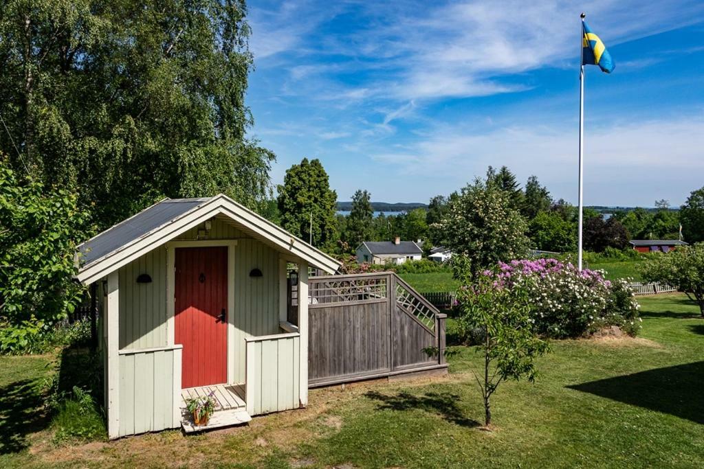 Two Small Guest Houses By Lake Rent Out As One Hjo Extérieur photo